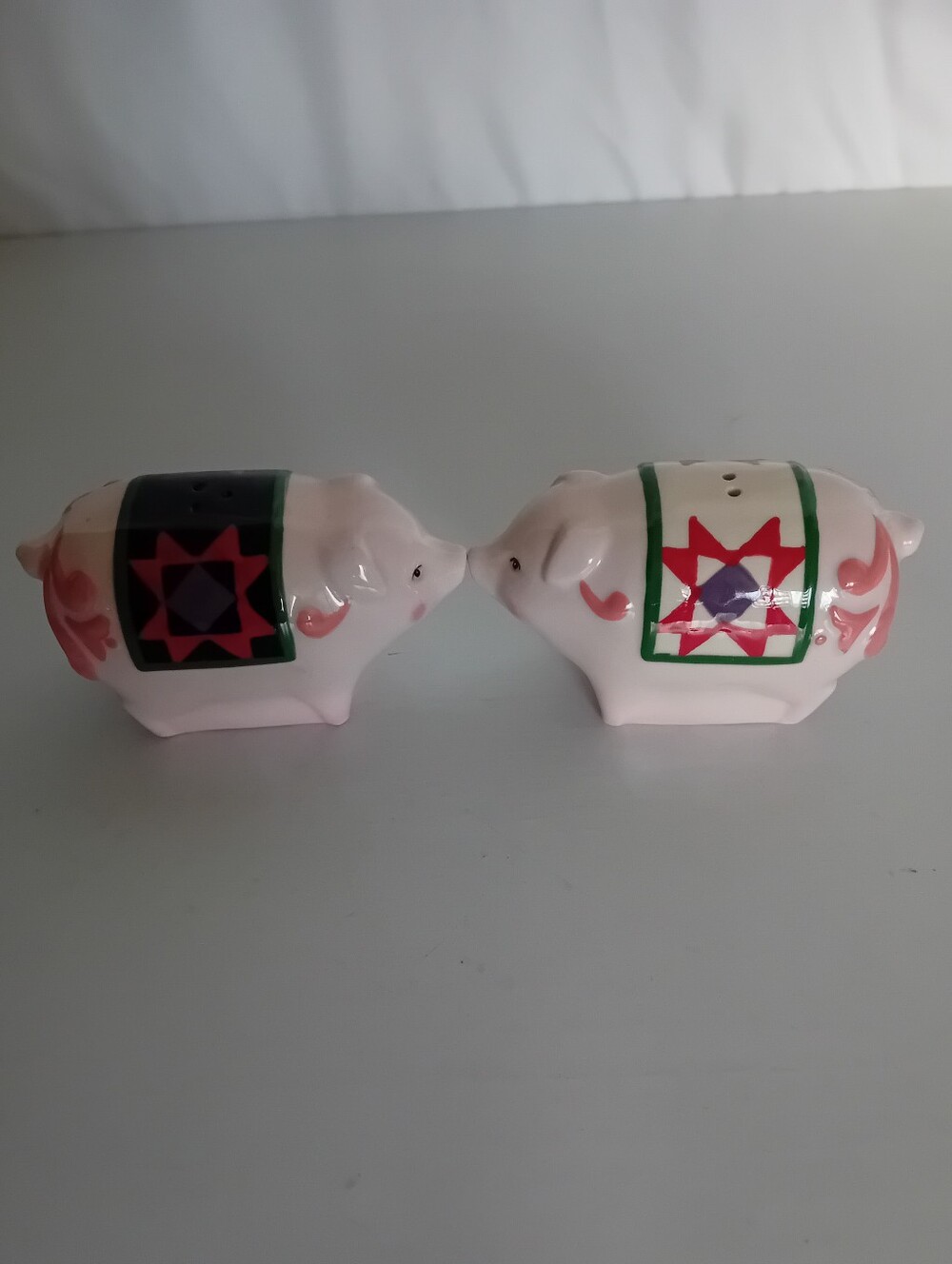 Jim Shore Heartwood Creek Anthropomorphic Pig Salt and Pepper Shaker Set Enesco